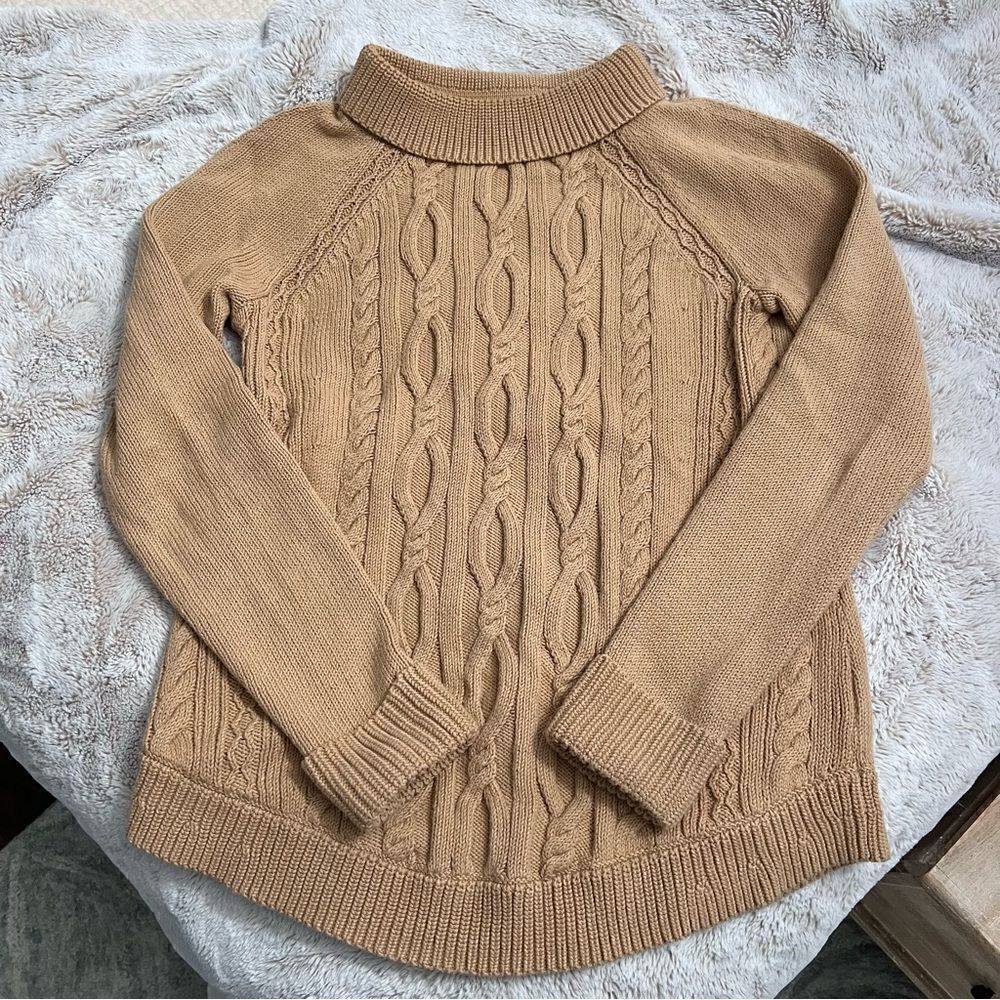 Talbots cable knit curved hem sweater in khaki- very excellent condition! Sz XS
